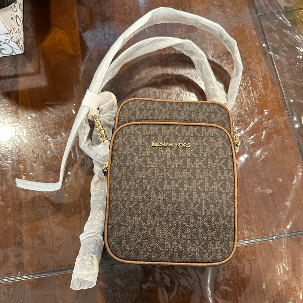 NWT Michael Kors jet set travel bag